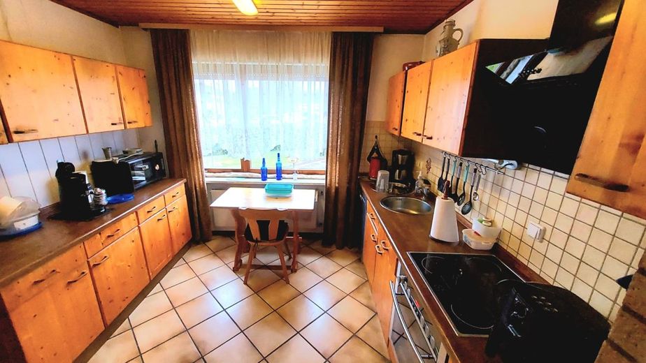 Großzügiges Einfamilienhaus mit ca. 225 m² Wohnfläche, Garten &amp; sehr günstigem Erbbauzins – Küche - Kopie