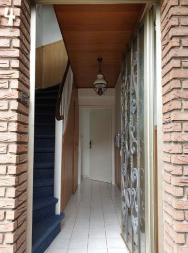 Helle und geräumige 3,5-Zimmer-Dachgeschosswohnung in ruhiger Lage – Hauseingang
