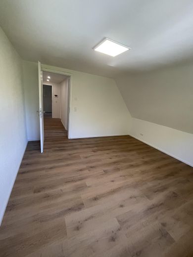 Ludwigsburg-Hoheneck’te ankastre mutfak ve garajlı, modernize edilmiş 2 odalı daire – Foto 7