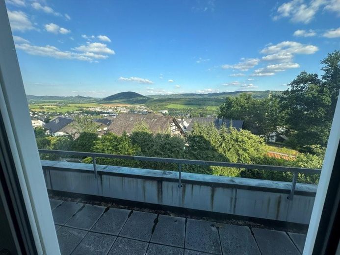 grosszügiges Einfamilienhaus mit Weitblick und Einliegerwohnung – Foto 2