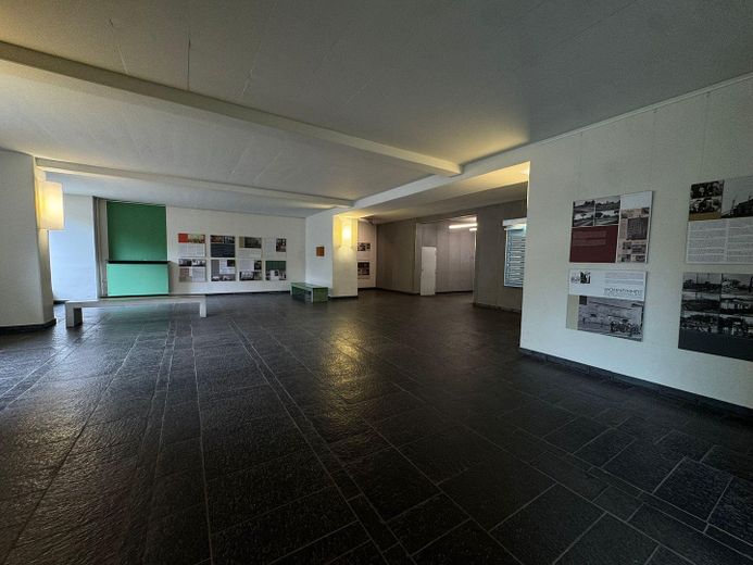 Provisionsfrei: Helle 2-Zimmer Maisonette im Corbusierhaus, Berlin-Westend – Foyer