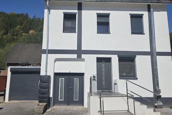 Freistehendes Einfamilienhaus mit PV Anlage