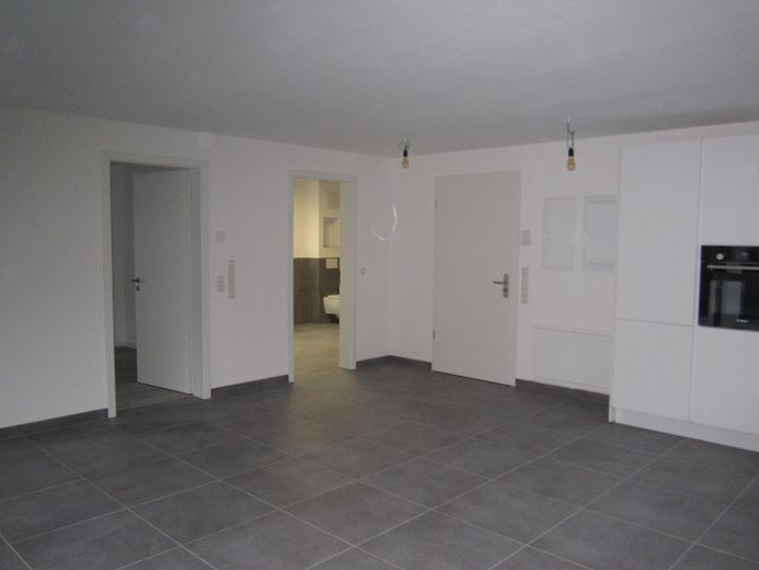 Neubau 2,5-Zimmer-Wohnung 2. OG in Herrenberg mit Küche, Garage, Wallbox, gehobene Ausstattung – Wohnen