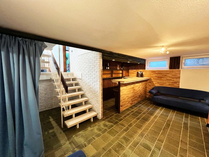 Party- und Hobbyraum mit Bar