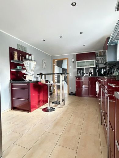 Straordinaria casa unifamiliare moderna con doppio garage – Küche