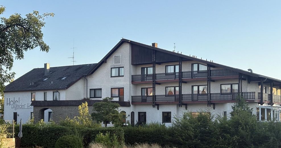 Projektentwicklung „Laufelder Hof“ - Chancenreiche Investitionspartnerschaft – Seitenansicht mit Hotel