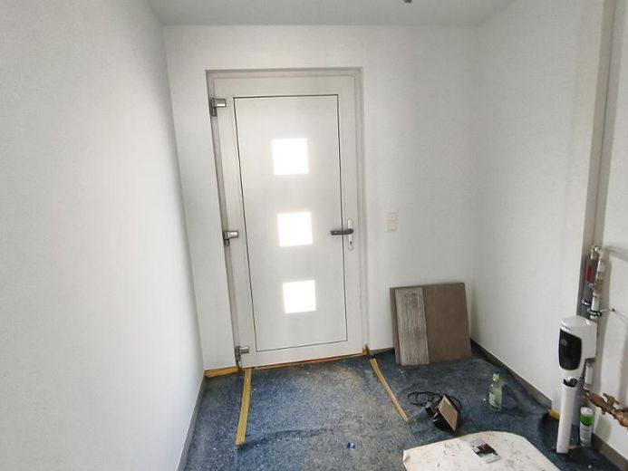 Reihenmittelhaus mit Garten, Garage und zusätzlichem Stellplatz – Eingangsbereich / Garderobe Bild 2