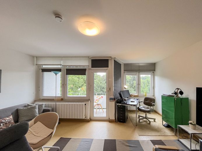 Seltene Gelegenheit!
Nerotal: 116 m² in bester Lage von Wiesbaden! 4 Zi, 2 Bäder, 2 Balkone, Garage – Zimmer