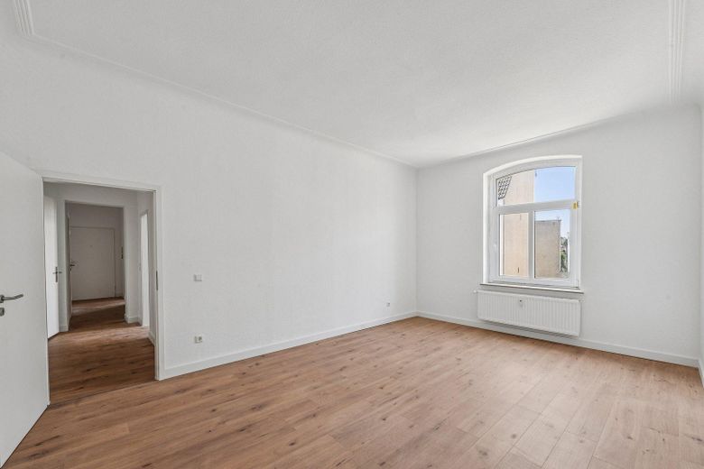 PROVISIONSFREIE renditestarke Kapitalanlage mit Aufteilungspotenzial und modernisierten Wohnungen – Wohnung 2 OG rechts