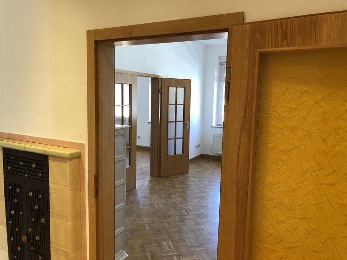 Neuwertige Wohnung mit vier Zimmern, Vollbad und EBK, Traumterrasse in Freiberg – Flur - Wohnzimmer 1