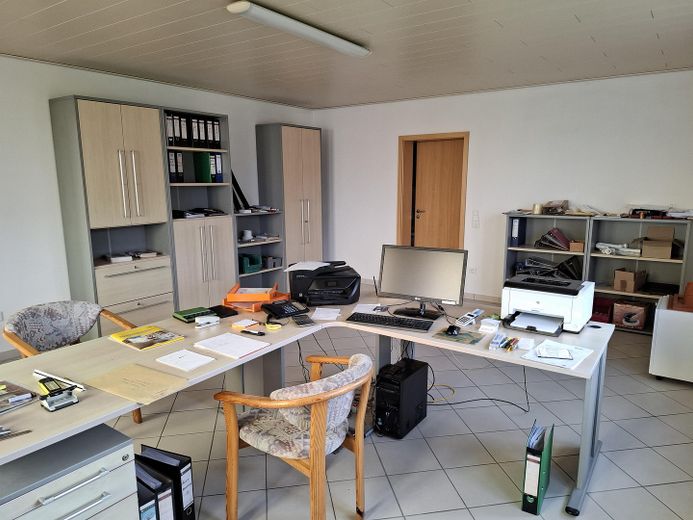 Repräsentatives Einfamilienhaus mit separaten Gewerbegebäude Werkstatt/Lagerhalle – Büro Werkstatt/ Lagerhalle 