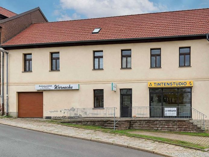 Customizable home in Hettstedt: single-family house with garden in need of renovation in Hettstedt – Photo 1