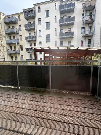 شقة تمليك من 3 غرف شاغرة للسكن في مركز-غرب – Balkon