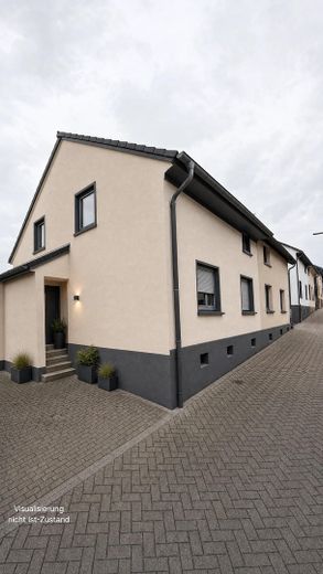 Porzione di casa bifamiliare con due unità abitative utilizzabili separatamente – Foto 1