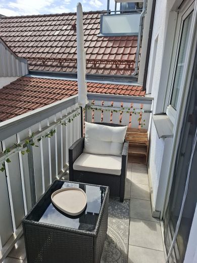 2 Zimmer Wohnung PAF 2 Minuten ins Zentrum – Balkon