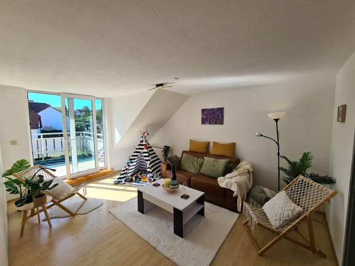 Balkonlu, otoparklı ve yeni doğalgaz kat kaloriferli 3 odalı daire | 50,90 m² – Wohnzimmer