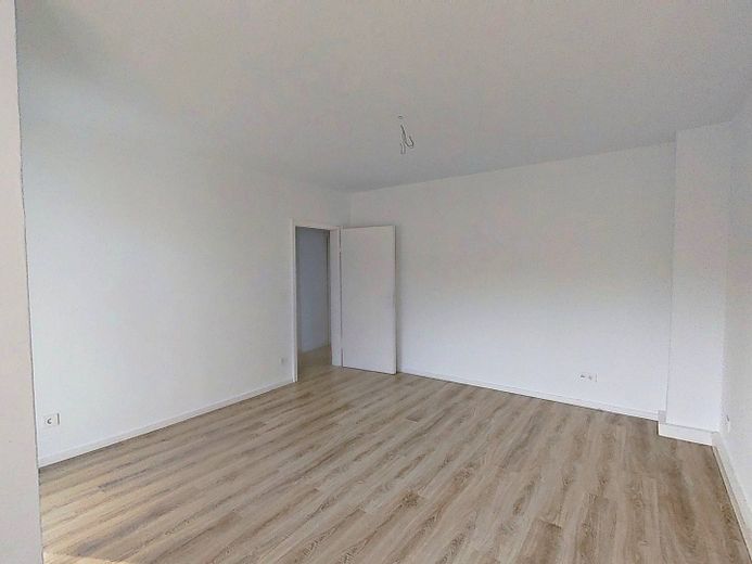 Luminoso appartamento di 3 locali con bagno con vasca e BALCONE – Ansicht II: Wohn- und Esszimm…