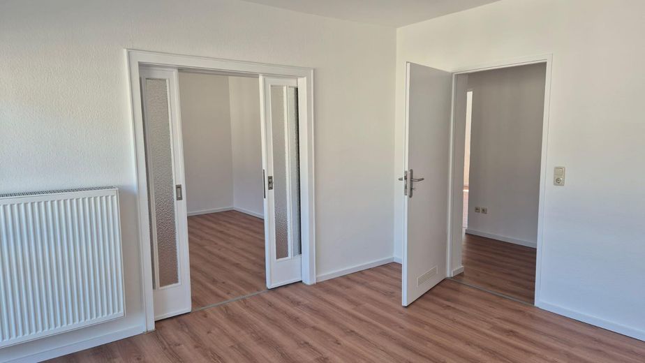 Frisch renovierte 3-Zimmer-Wohnung mit Balkon im energetisch modernisierten Mehrfamilienhaus – Foto 5