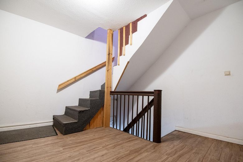 Provisionsfrei - mit stabilem Cashflow und Entwicklungspotenzial – Treppenhaus