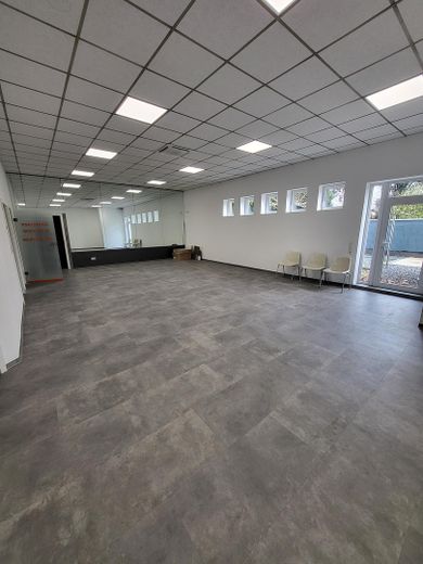 2 Einmalige Ladenlokale in stark frequentierter Lage mit ca. 280 m2 und 103 m2 Gewerbefläche – hinterer Teil 