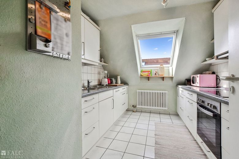 Charmante 3,5-Zimmerwohnung im 2. OG in ruhiger Lage – Helle Küche