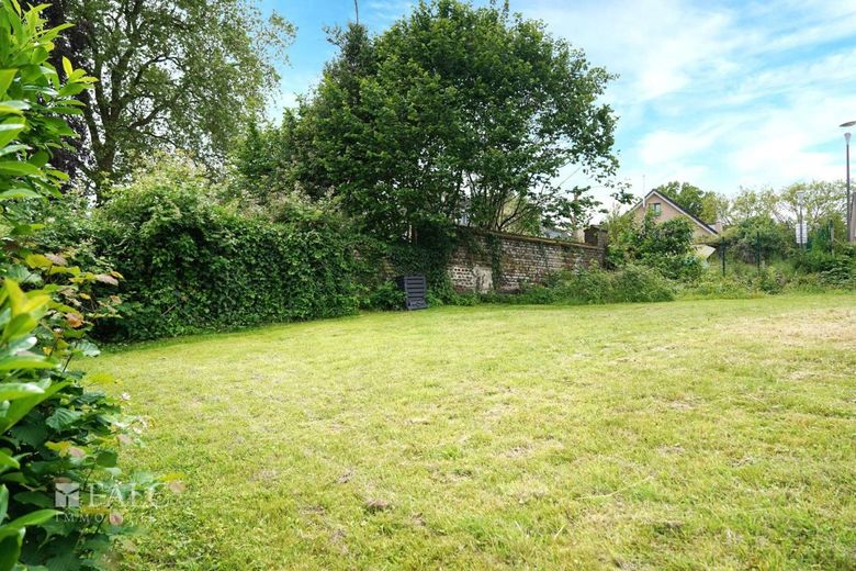 Wow! Einzigartige Lage für Traumhaus - 246m² Wohnluxus mitten im Zentrum Mettmanns! – Grundstück von hinten links