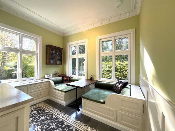 Jugendstil-Villa mit Zukunft und Geschichte - 380qm - Effizienzklasse A+ / provisionsfrei – Frühstücksplatz