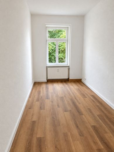 Bezugsfrei 4 Zimmer · 2023 renoviert · neue Holzfenster & Treppenhaus 2025 – Foto 5
