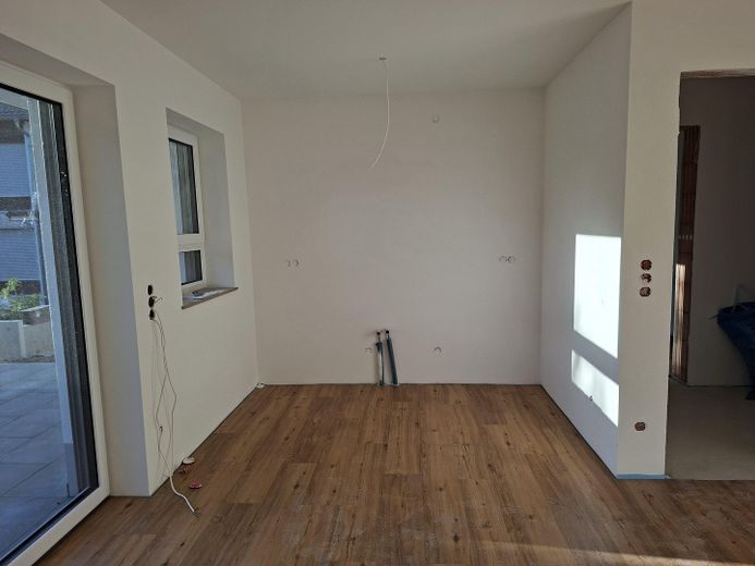Maisonette Wohnung 71m² + 65m² Souterrain eigene Haustüre Erstbezug 2199€ warm inkl. Küche, Carport – Photo 17