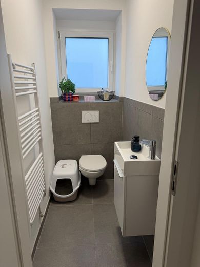 Geniş ve modern: 2 banyolu 4 odalı daire – Gästebad