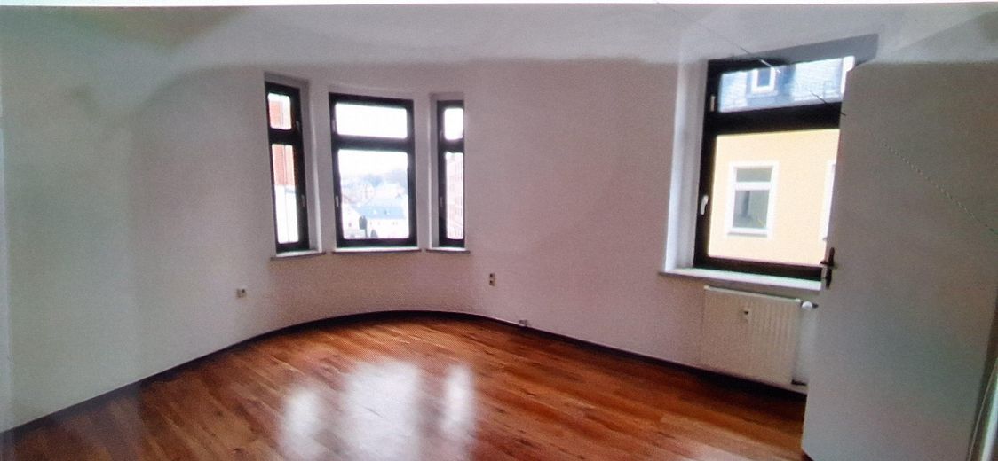 Inmueble de inversión: edificio plurifamiliar con unidad comercial - alquilado, se vende por motivos de edad – Wohnzimmer rechts