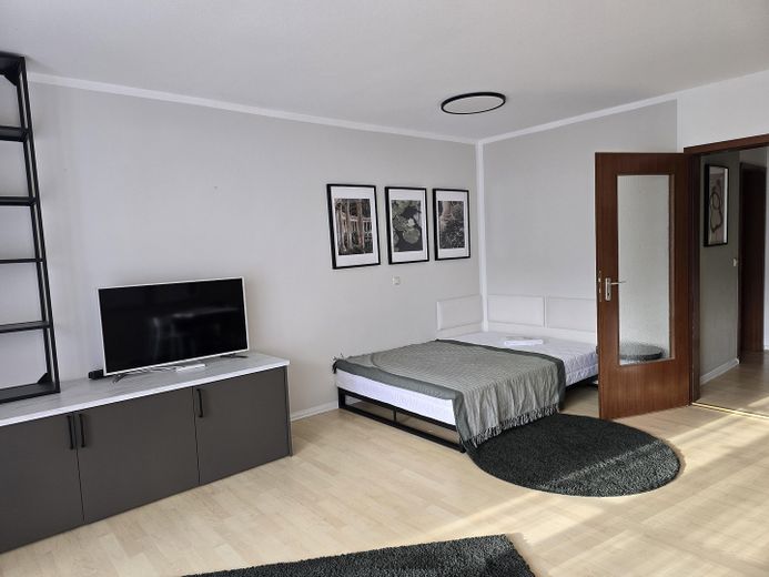 Appartamento di design completamente arredato di 1 stanza con balcone a Fürth – Schlafen