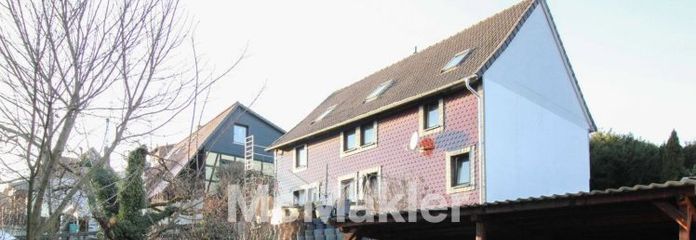 Umfangreich modernisiertes Einfamilienhaus mit 6 Zimmern, großem Garten und Bergblick