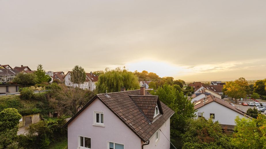 Frisch renovierte und bezugsfertige 3-Zimmerwohnung inkl. Parkplatz und mega Aussicht – Aussicht