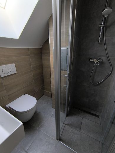 Ihr neues Zuhause: 3 Zimmer, frisch kernsaniert, modern & absolut ruhig gelegen! – Badezimmer