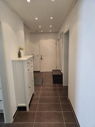 Modernisierte 3,5–4-Zimmer-Wohnung mit hochwertiger Ausstattung, Balkon & Stellplatz in ruhiger Lage – Flur