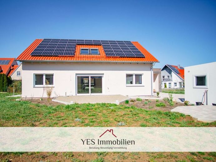 Moderne 2,5-Zimmer-Wohnung mit Garten, Terrasse und Schlossblick – Barrierefrei & KfW 40+ Standard – Foto 1