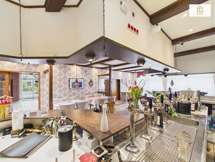 Beliebtes attraktives Restaurant im Stadtkern von Hemmoor mit Kegelbahn, großen Saal mit ca. 300 Sitzplätzen,Bühne, Gäste Zimmer, Außenterrasse – Barbereich