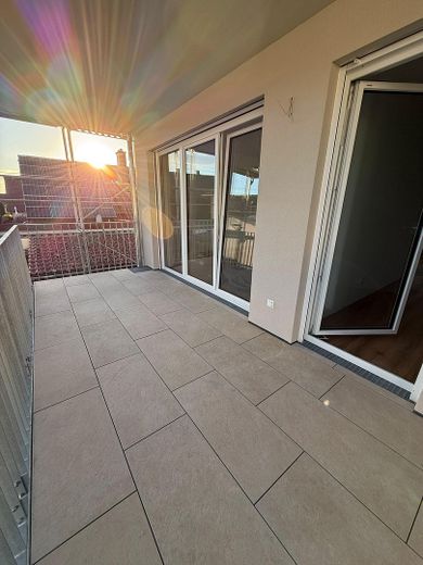 Appartamento di 4 locali al 1° piano - abitare moderno nel centro di Esslingen-Zell – auf dem Balkon