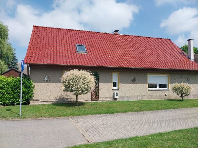HORN IMMOBILIEN ++ freistehendes Einfamilienhaus in Pasenow bei Woldegk – Hausansicht