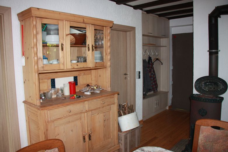 Waldhaus in Alleinlage – Wohn-, Esszimmer