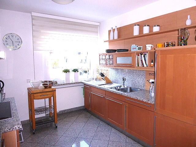 Skrajny dom szeregowy w architekturze split-level, wszystko oprócz zwyczajności! – SieMatic Einbauküche SE 7007 