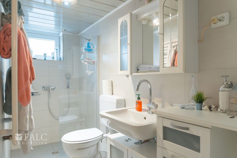 Einfamilienhaus mit viel Potenzial in Doveren ! – Badezimmer EG