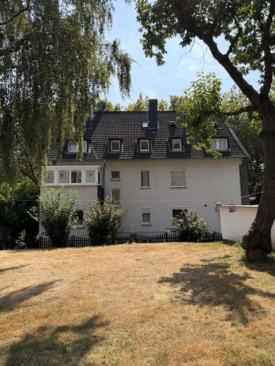Appartamento di 2,5 locali + garage + ingresso privato + giardino, direttamente presso la TU Dortmund e il parco tecnologico di Dortmund – Mehrfamilienhaus Rückseite
