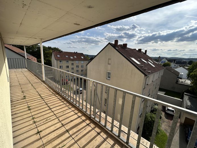 Penthouse - Kapsamlı renovasyon sonrası ilk kullanıma yakın 1 oda (yeni gibi), elektrikli cihazlar dahil – Blick Südwest Balkon