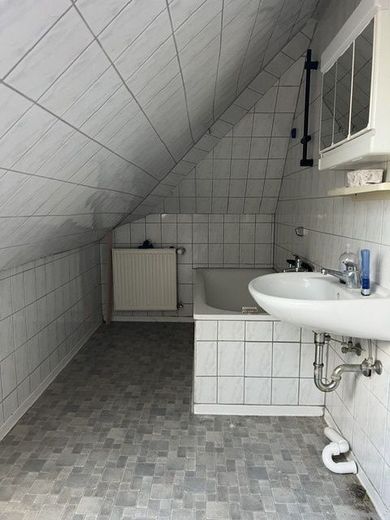 2 Zi.DG- Whg.im 3 Fam.Haus mit Gartennutzung zur Miete in Giengen a.d.Brenz – Bad+Wanne