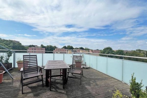 Luxuriöse, modernisierte DG-Whg. mit Wintergarten und großer Terrasse mit hoher Lebensqualität
