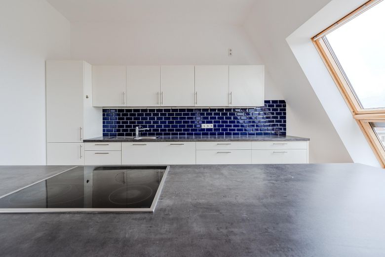 Dachgeschosswohnung direkt am Boxhagener Platz ! 7-Zimmer ! Provisionsfrei ! – Küche