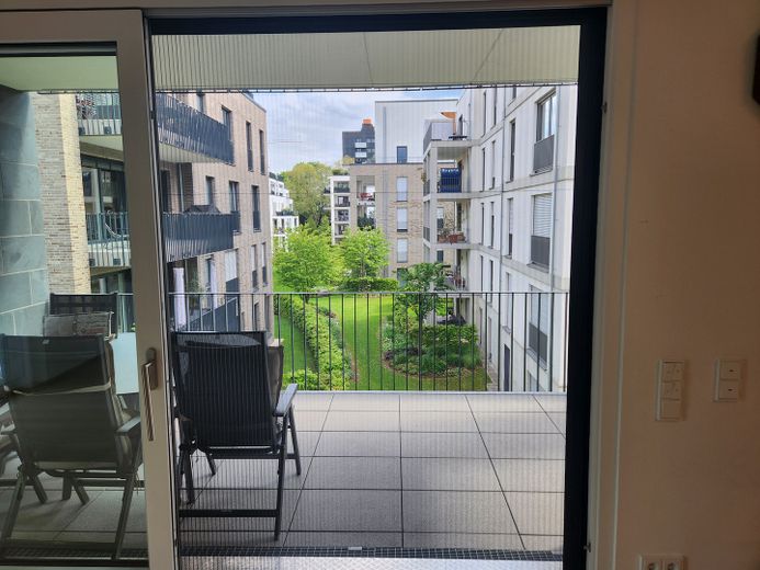 Großzügige 3 Zimmer Wohnung zentral Wiesbaden / 2 Bäder + Tiefgaragenstellplatz / Wilhelms IX – Balkon