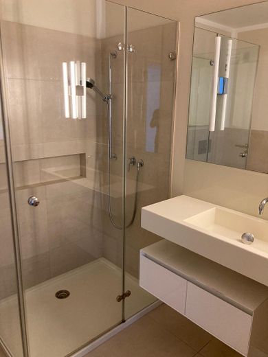 Meerblick ohne Grenzen- Exklusive 4.5 Zimmer Wohnung in erster Reihe von Scharbeutz – Badezimmer 
